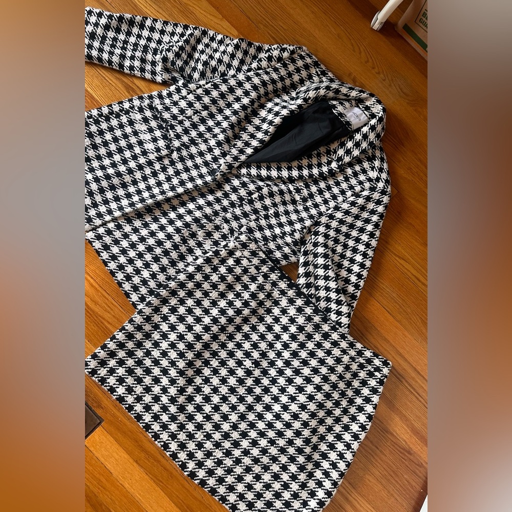 Stylish Black and White Houndstooth Blazer